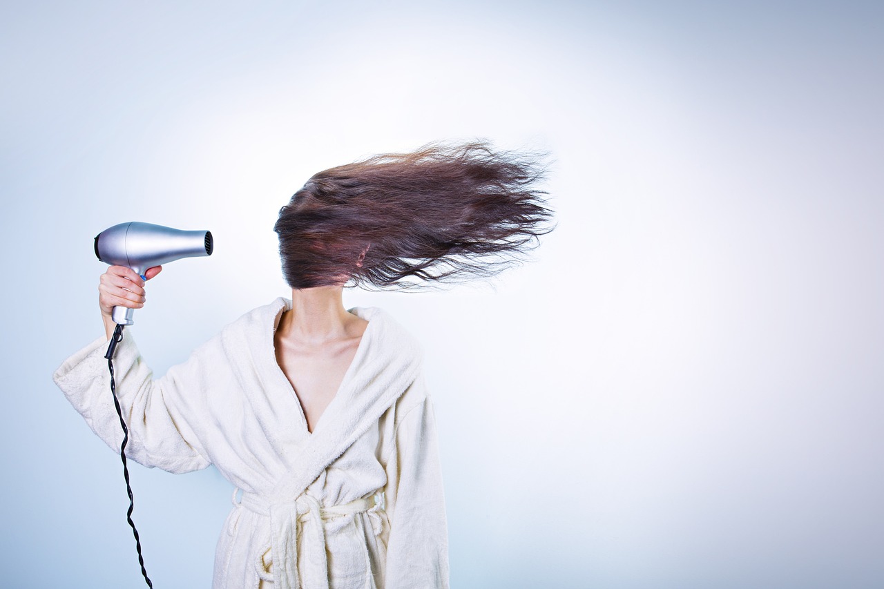 Mujer con cuidados para el cabello
